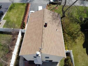 Beige GAF asphalt shingles on white home in Yorktown Heights